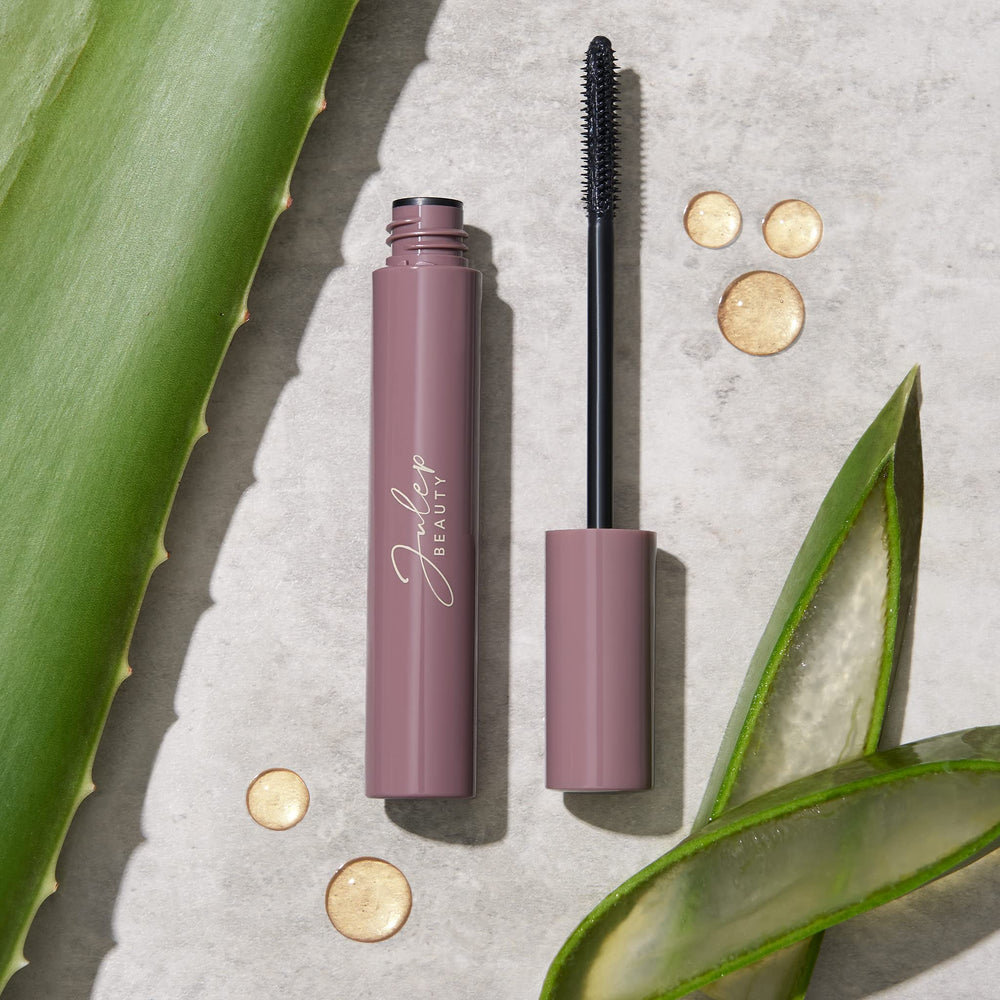 Julep Mascara Duracion Flexible: capas para un look duradero.