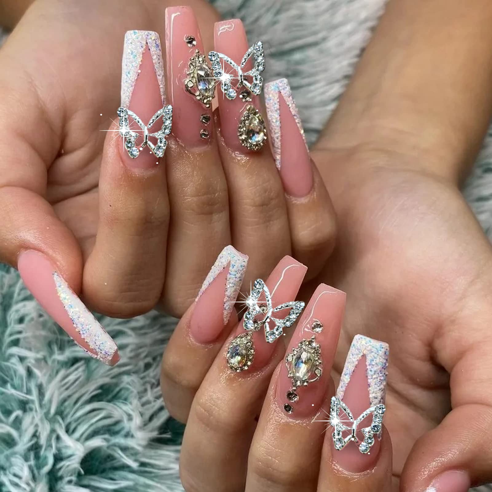 Juome Nail Charms diamantes cristal dorado, efecto glam en uñas.