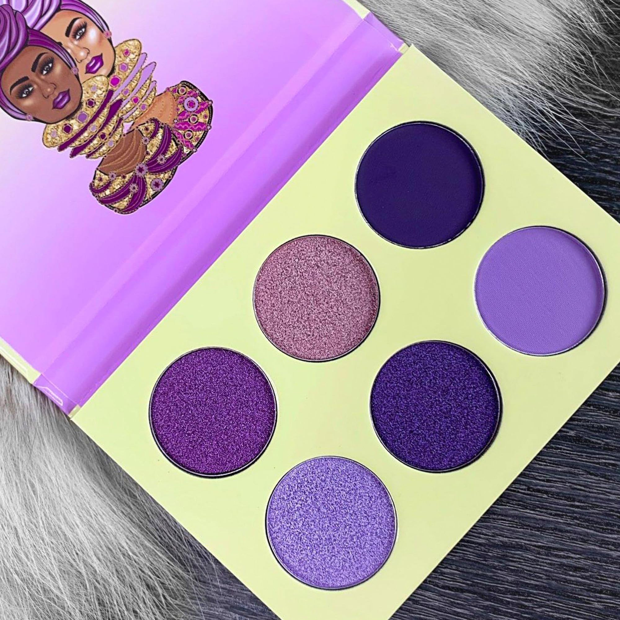 Pigmento Juvia's Place: tono intenso para mezclar y crear maquillajes.
