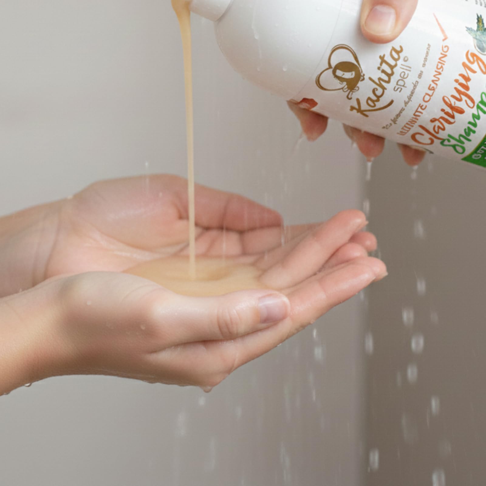 Kachita Spell Champú Clarificante, cabello limpio y ligero tras el enjuague.