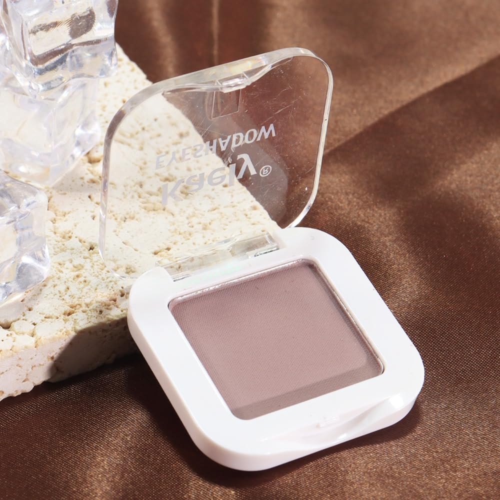 Sombra Kaely Taupe: realza ojos verdes con color neutro.