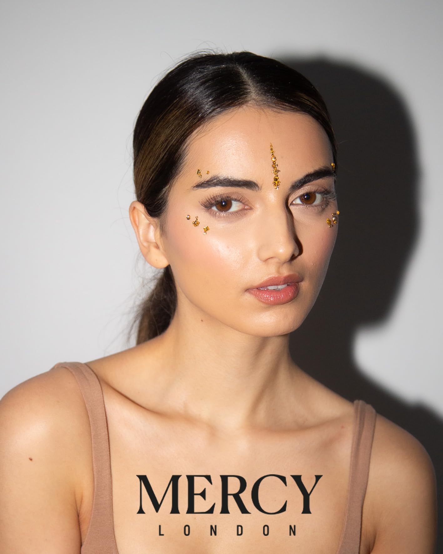 Estilo festivo con el set Gigi Gold Bindi de Karizma.