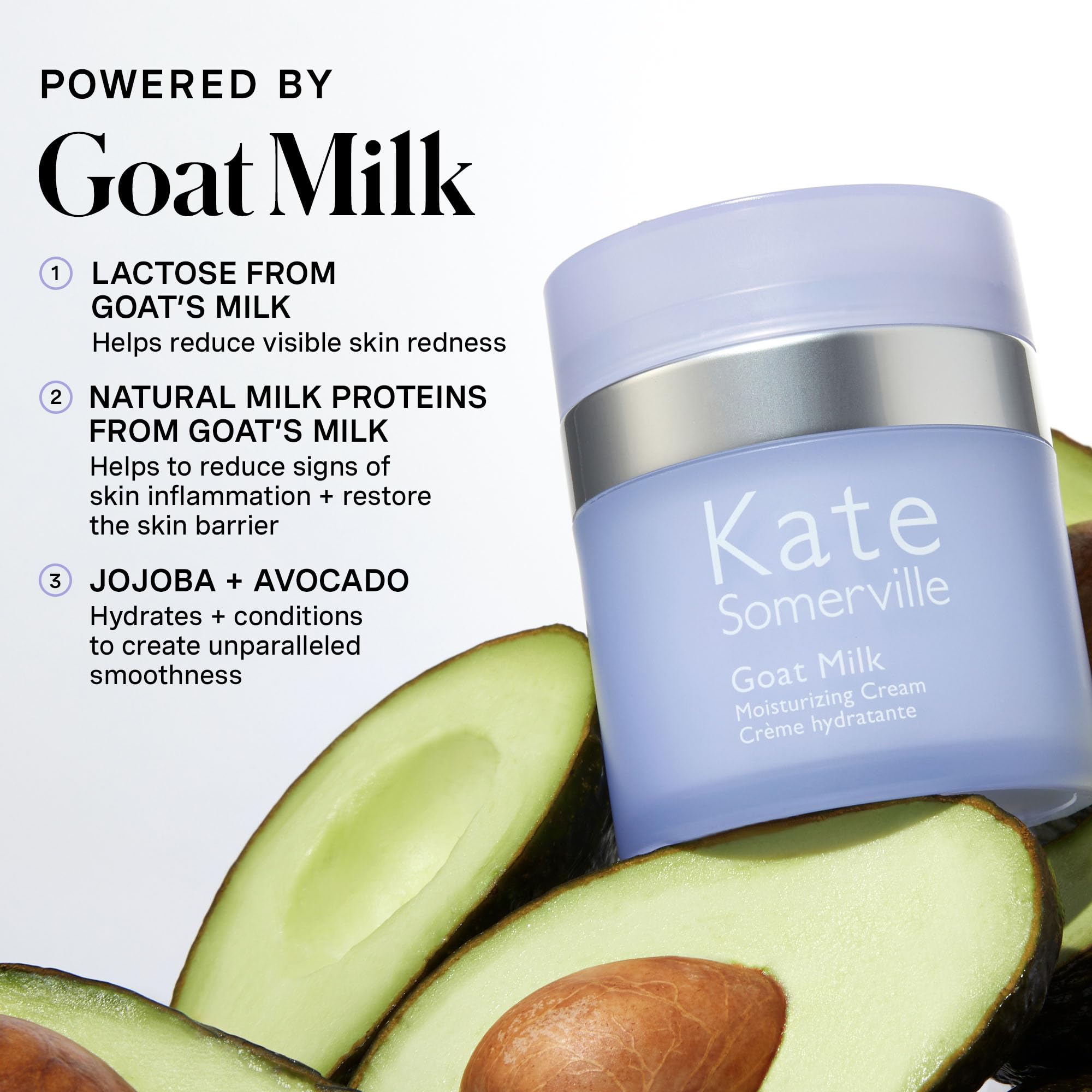 Aplicación facial de crema de leche de cabra para rostro suave.