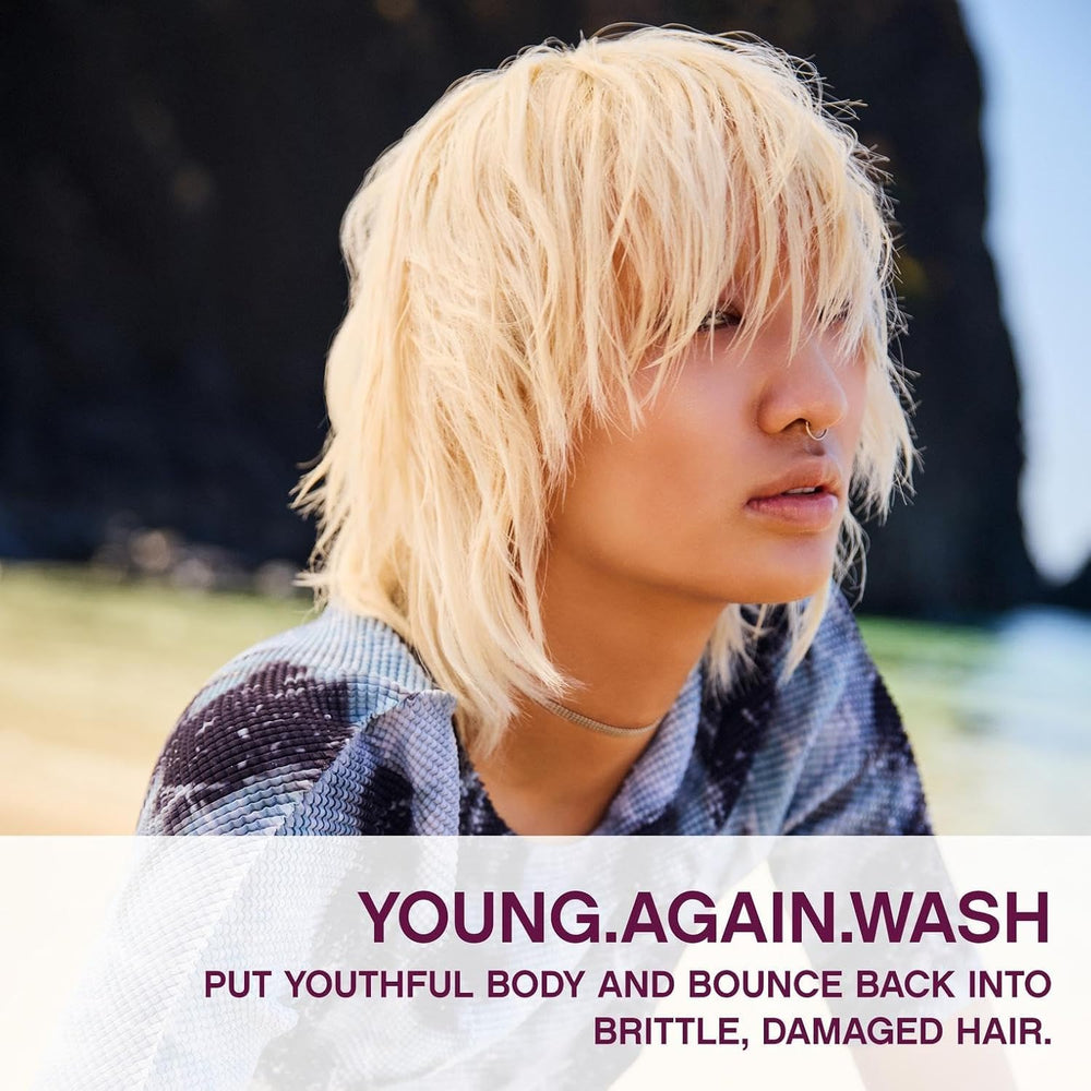 kevin.murphy young.again.wash, espuma en la mano, muestra la textura suave.