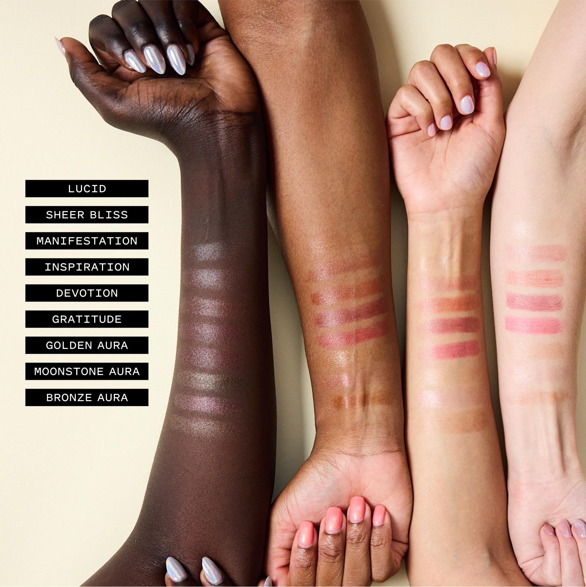 Keys Soulcare Balsamo labial Bronze Aura en bolso, ideal para retoques.