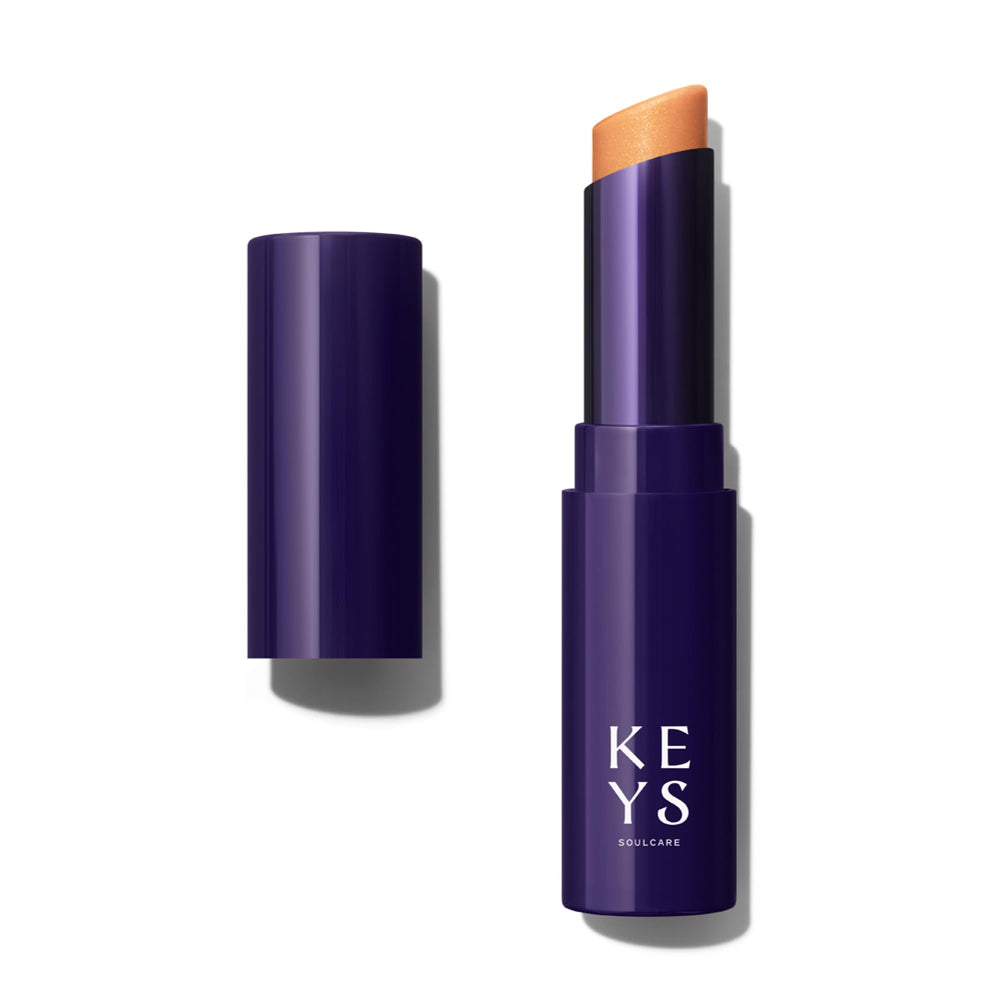 Keys Soulcare Comforting Tinted Lip Balm Golden Aura, empaque elegante para regalo y cuidado de labios.