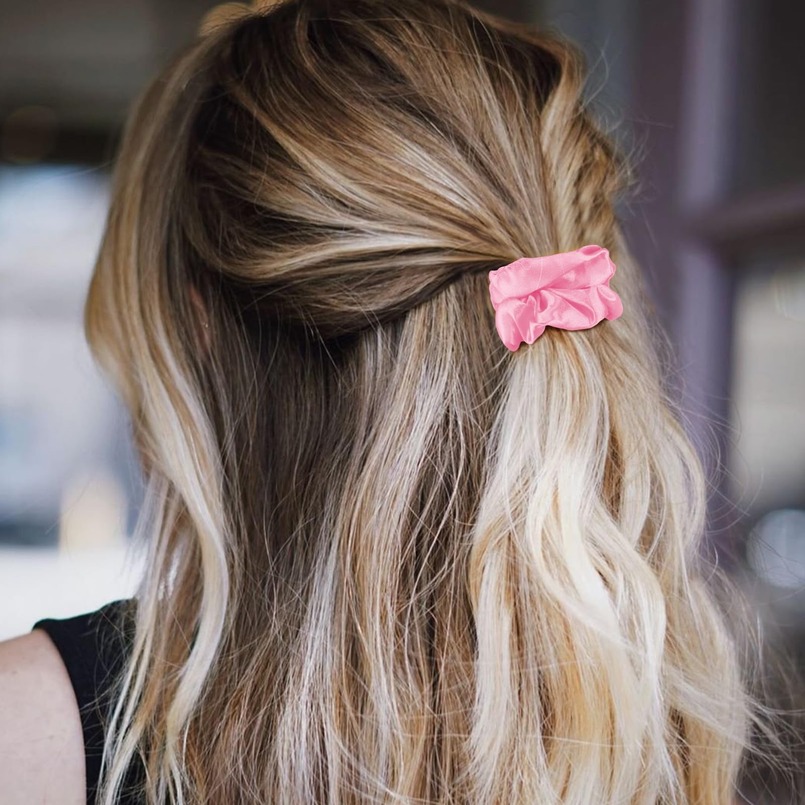 Goma KICOSY satén rosa claro; elasticidad suave para coletas elegantes.
