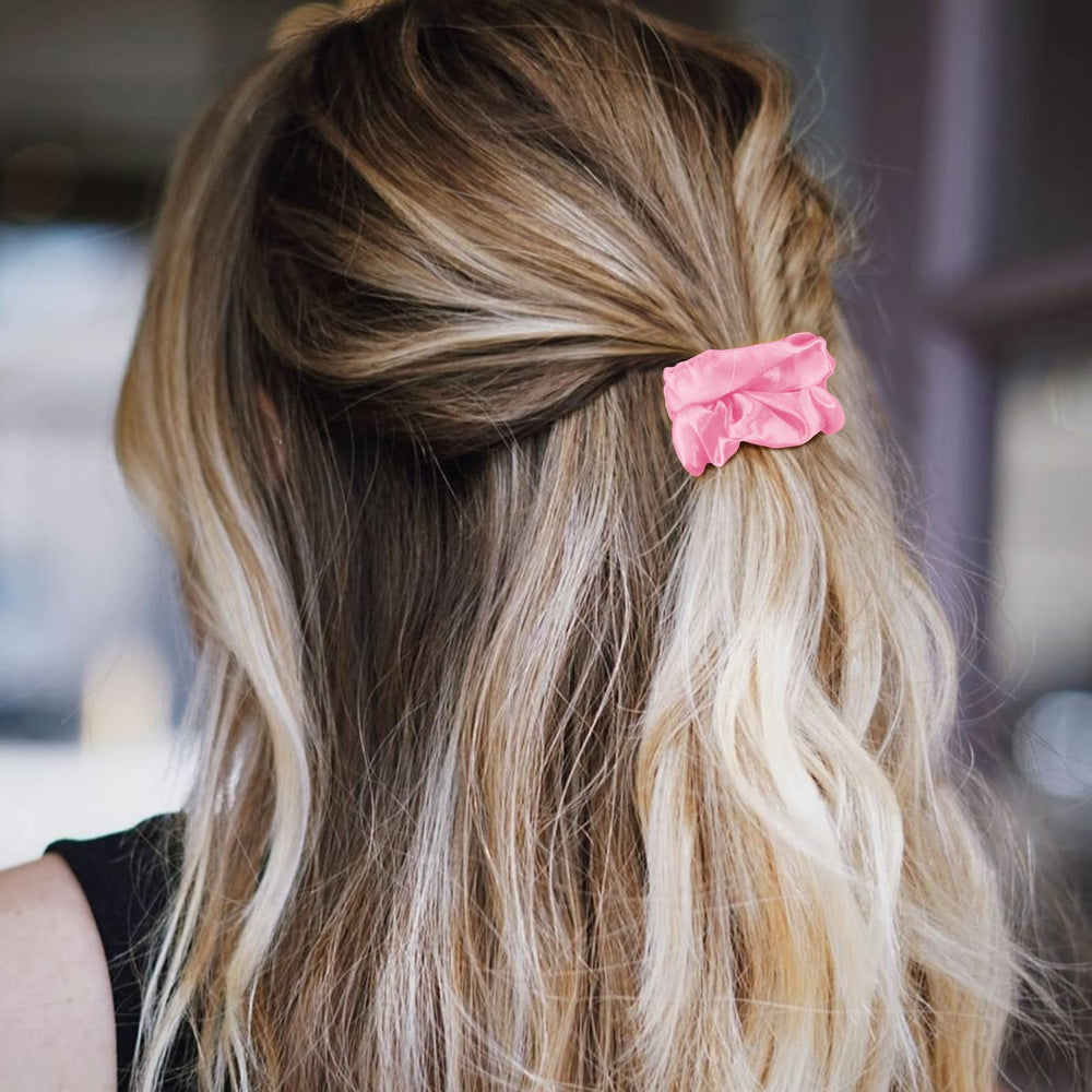 Goma KICOSY satén rosa claro; elasticidad suave para coletas elegantes.