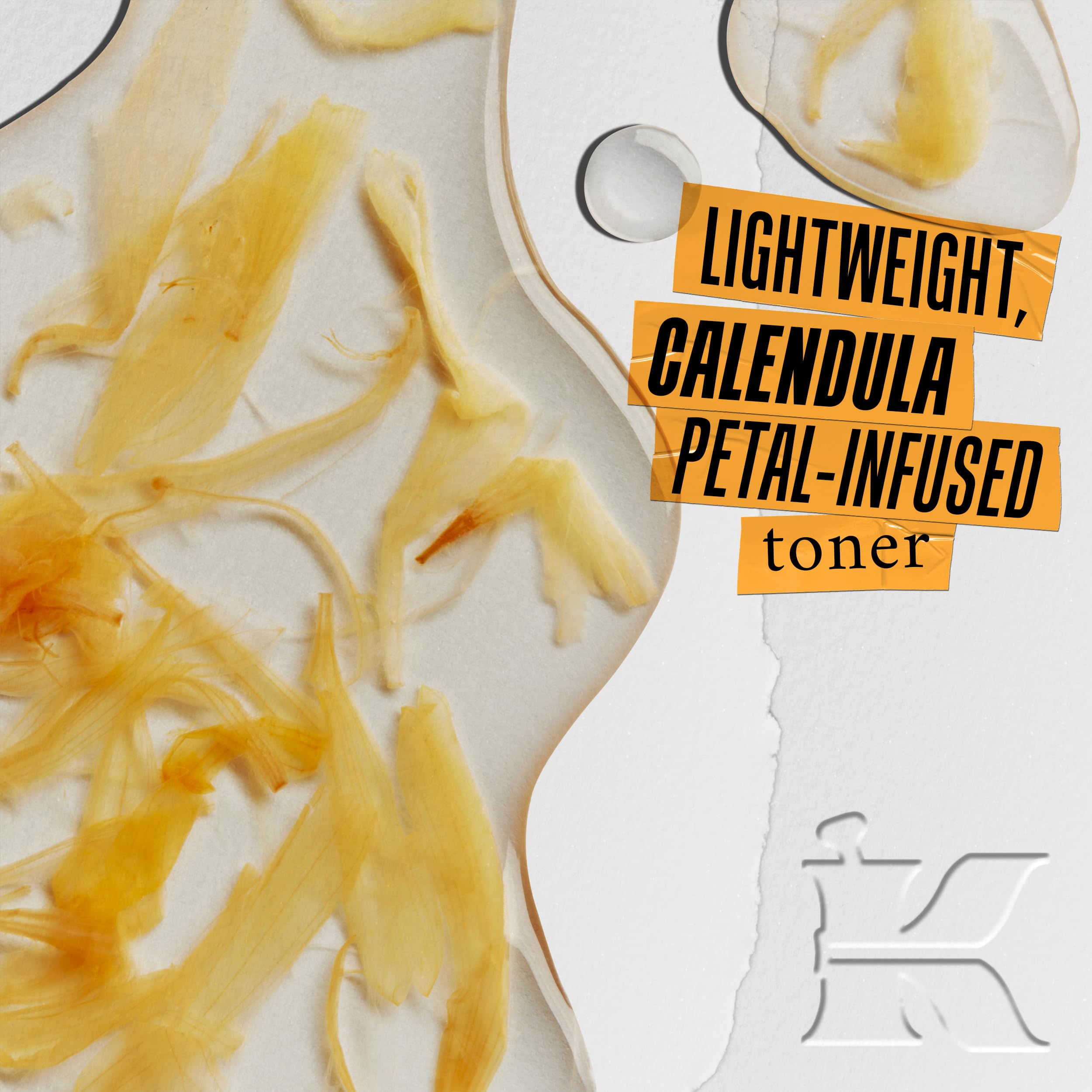 Disco de algodón aplicando Kiehl's Calendula Toner para uso suave y control del brillo.