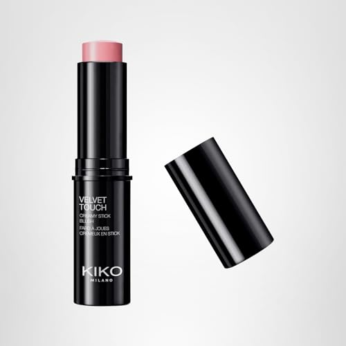 KIKO Milano Velvet Touch 07: aplicación precisa en pómulos para look natural y radiante.