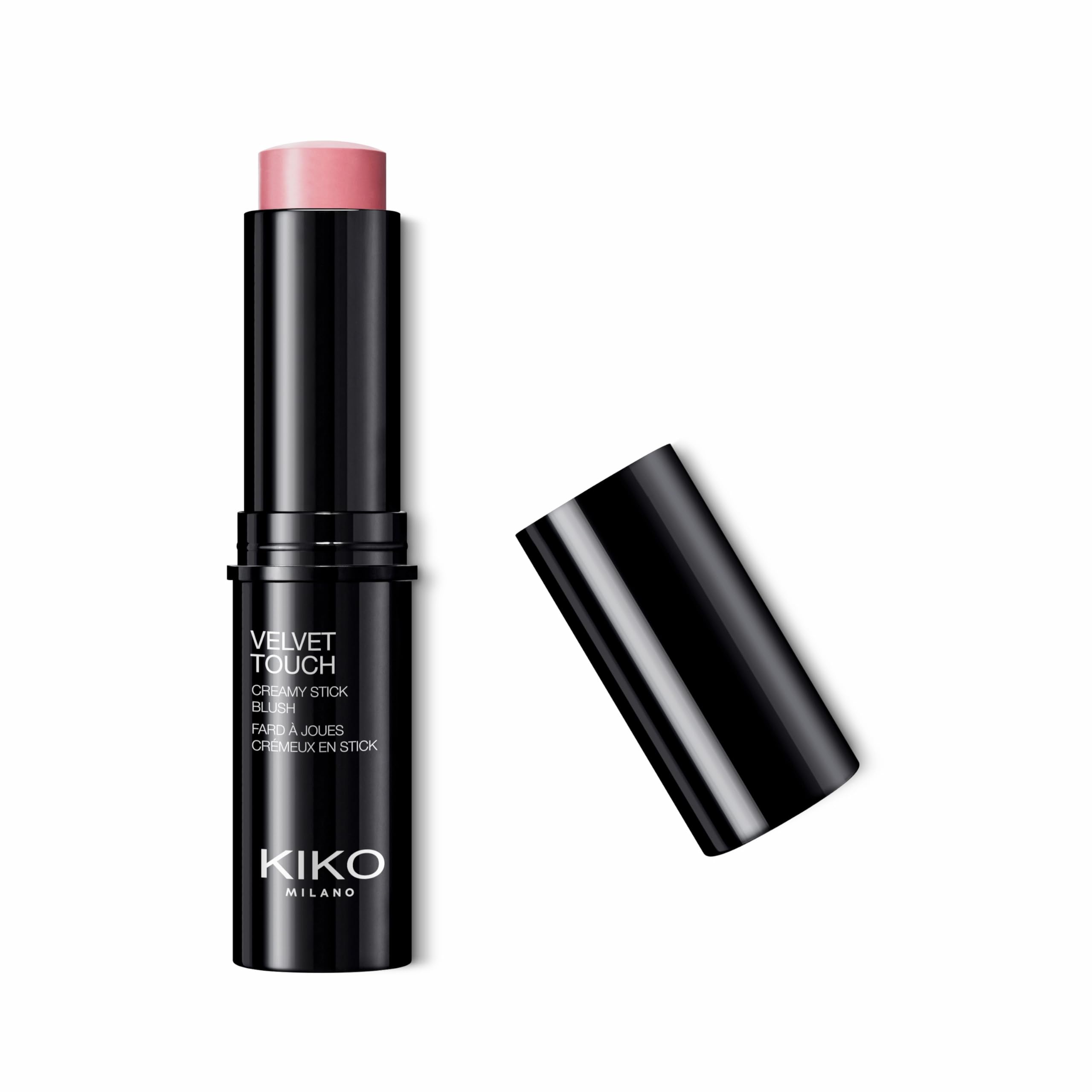 KIKO Milano Velvet Touch 07: empaque negro brillante con logo KK para almacenamiento elegante.