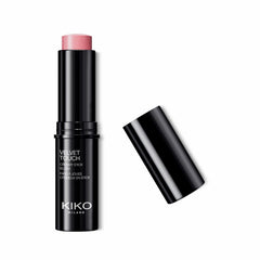 KIKO Milano Velvet Touch 07: empaque negro brillante con logo KK para almacenamiento elegante.
