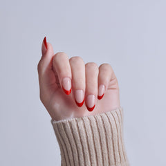 KISS CORE: uñas francesas rojas en almendra, estilo clásico