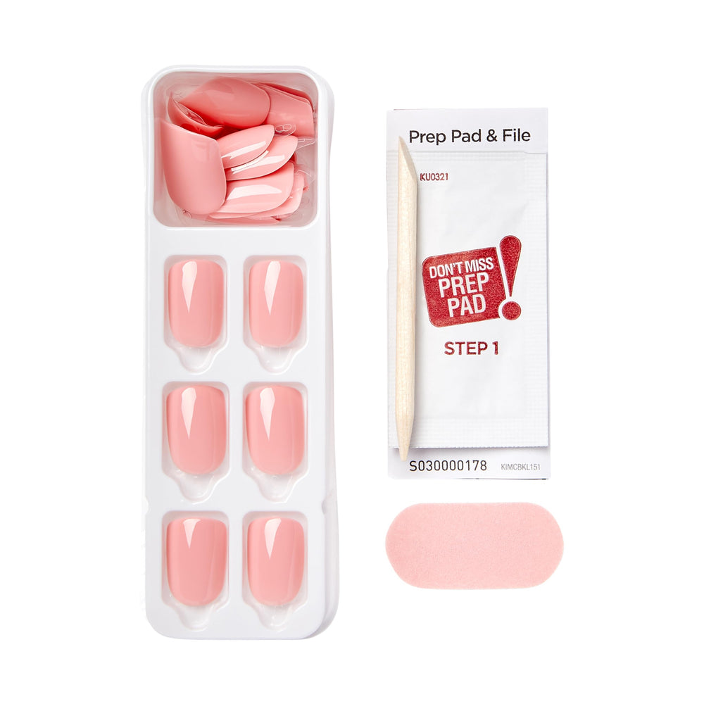 Primer plano de uñas imPRESS Dolce Pink con acabado suave.