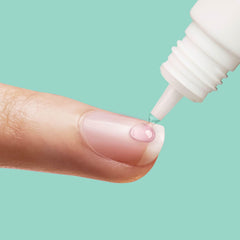 Adhesión superior de KISS PowerFlex en uñas artificiales.