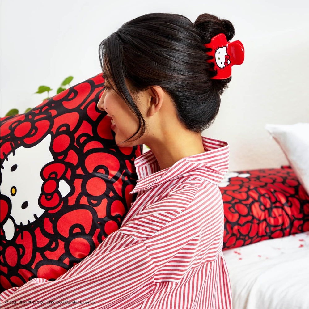 Kitsch Hello Kitty updo y medio-up, ideal para looks versátiles