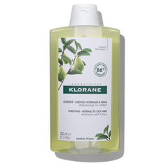 Klorane Champú Purificante con Cítricos limpia el cuero cabelludo y reduce la grasa.