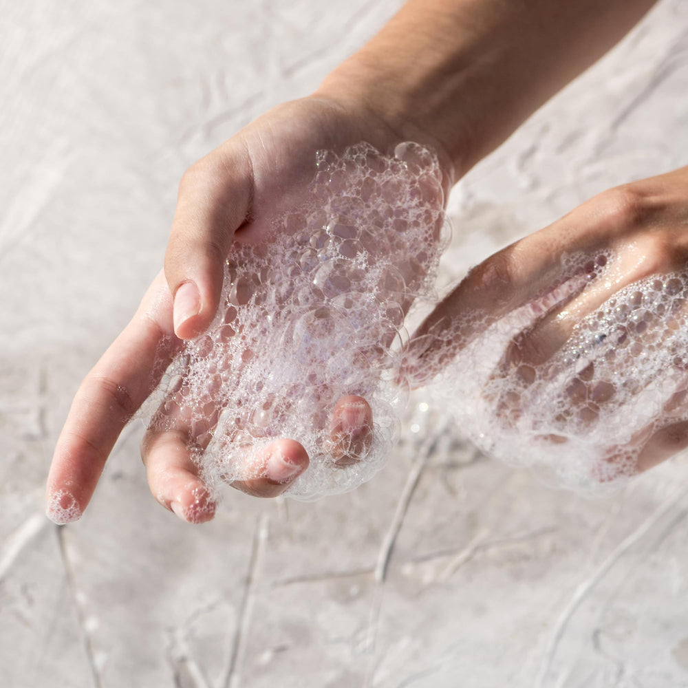 KORRES experiencia de ducha con aroma cítrico suave para despertar los sentidos.