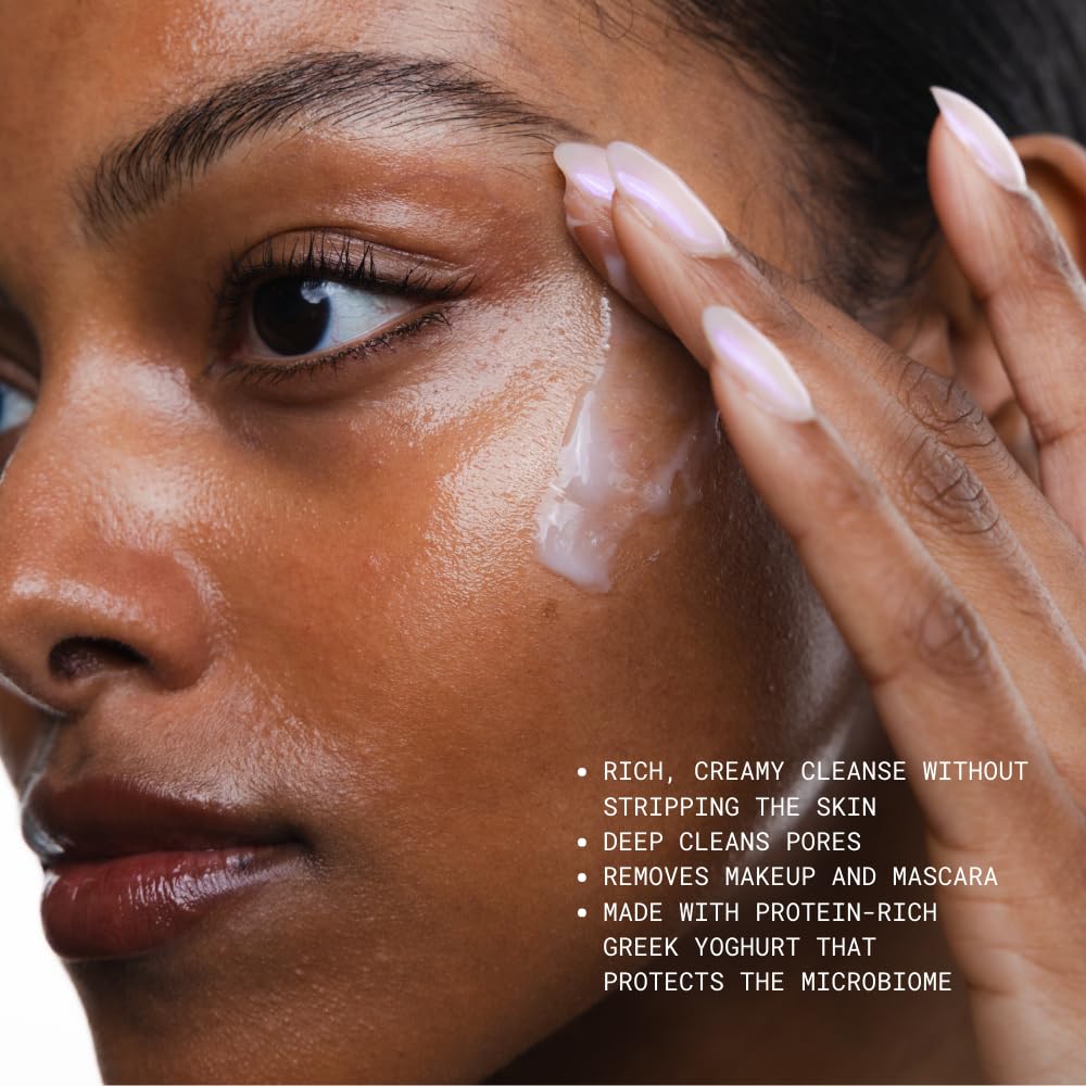 KORRES Yogur Griego, desmaquillante cremoso elimina maquillaje con suavidad.