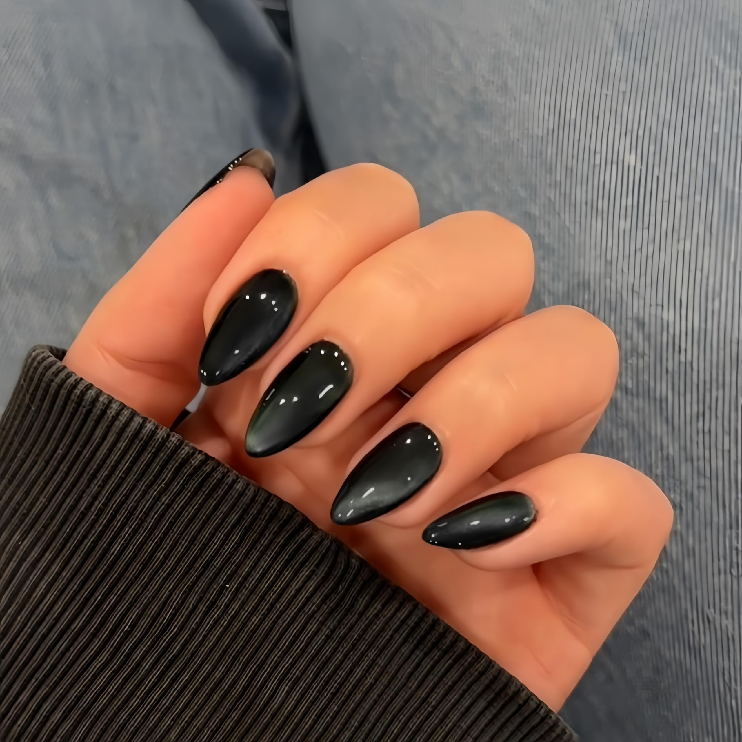 KQueenest Uñas Cat Eye negras, formato medio, brillo llamativo y fácil aplicación.