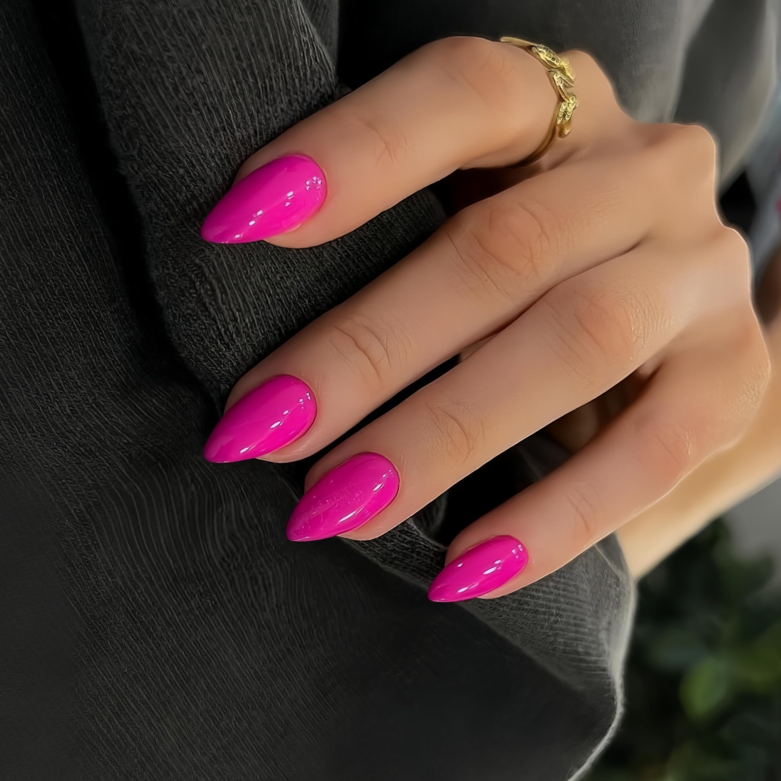 Uñas KQueenest pegadas corto almendra, rosa brillante, estilo de salón en casa para cualquier ocasión.