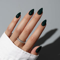 Uñas KQueenest en forma almendra corta negras y duraderas para eventos.