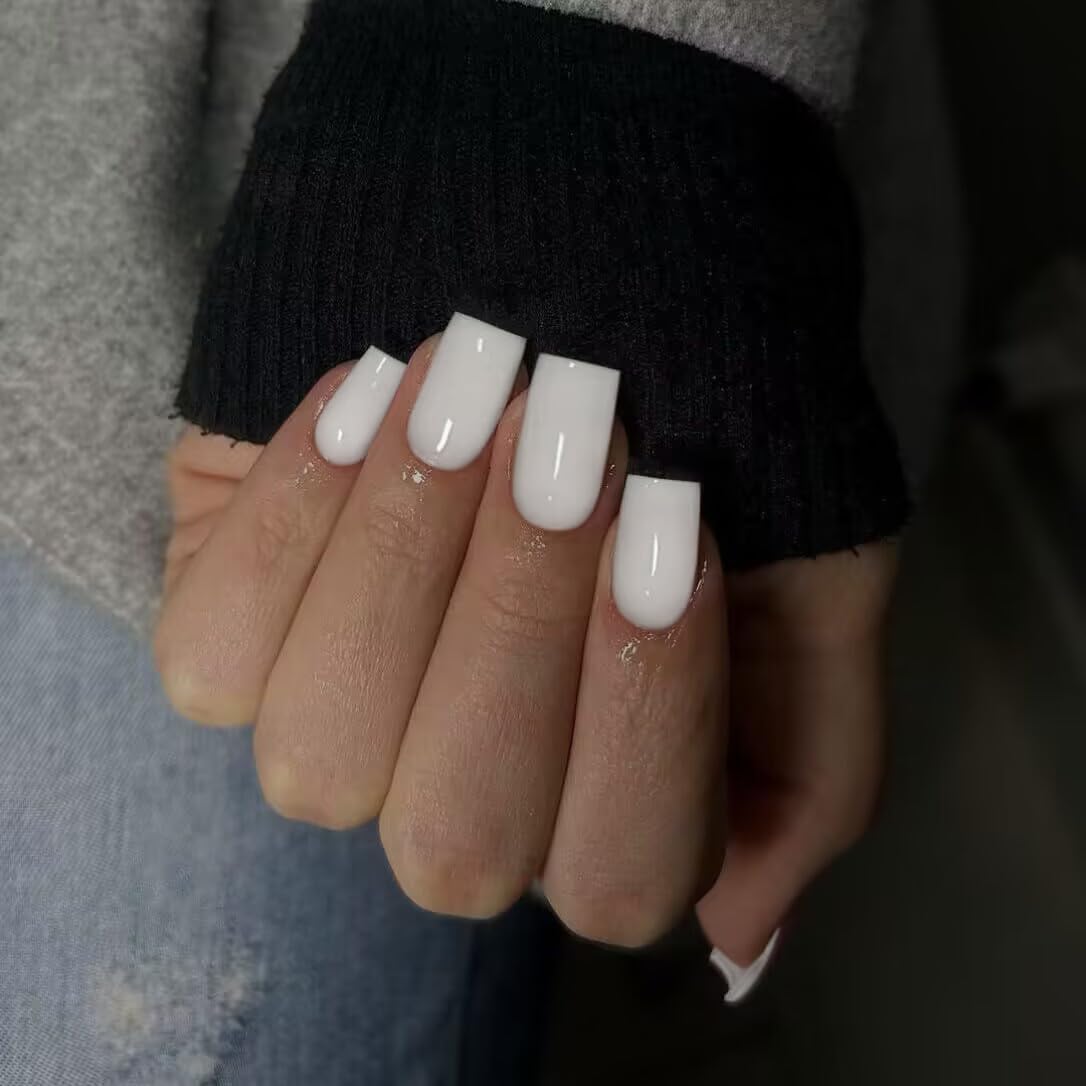 KQueenest Uñas Postizas Blancas, muestra de color que simula esmalte profesional.