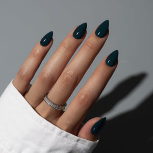 KQueenest Uñas postizas negras cortas en almendra con brillo para uso diario.
