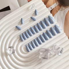 Uñas KQueenest prensadas de durabilidad prolongada en estilo almendra azul.