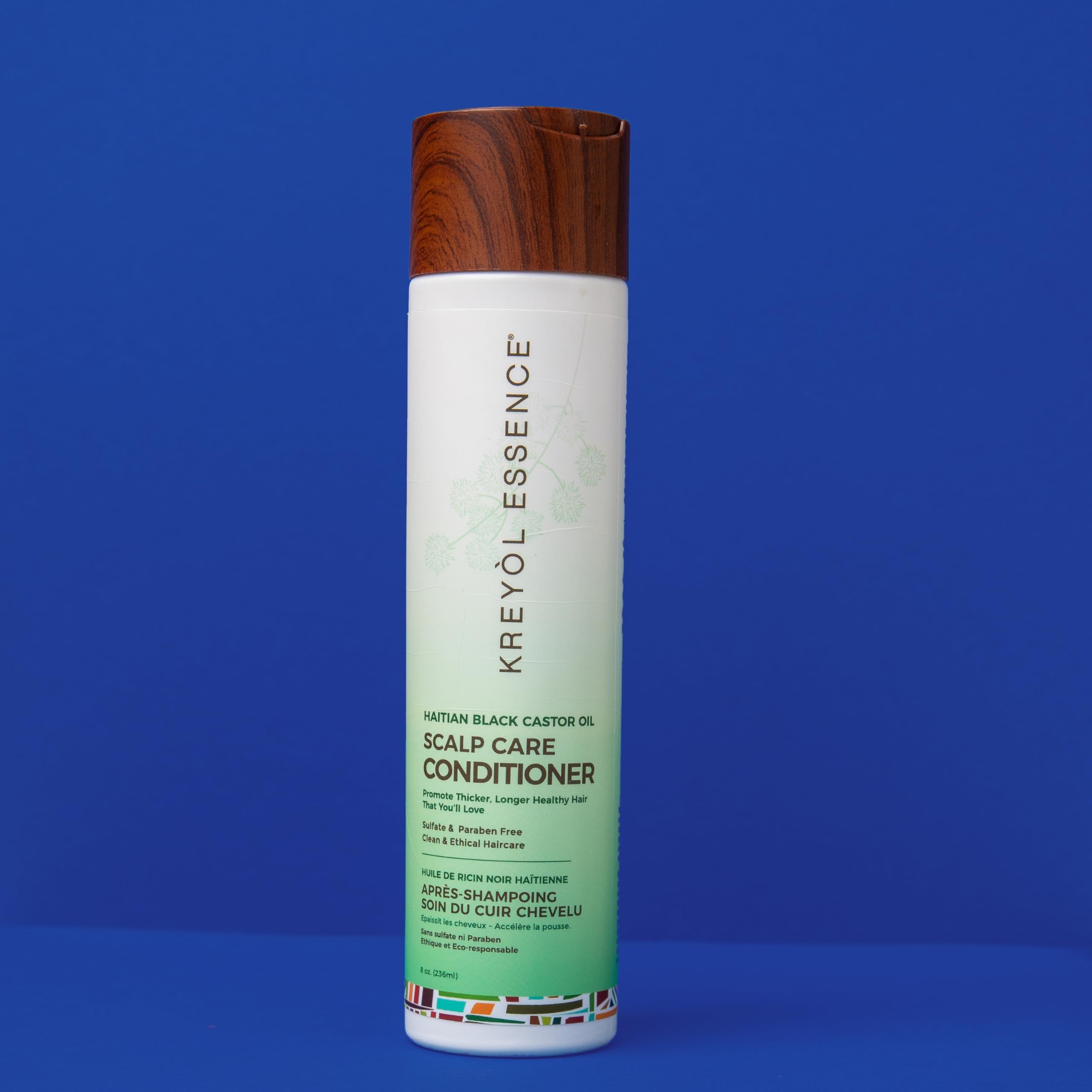 Acondicionador Kreyol Essence, textura suave y deslizante al peinar.