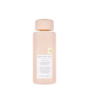 Kristin Ess Deep Clean shampoo en botella, limpieza profunda para cabello graso.