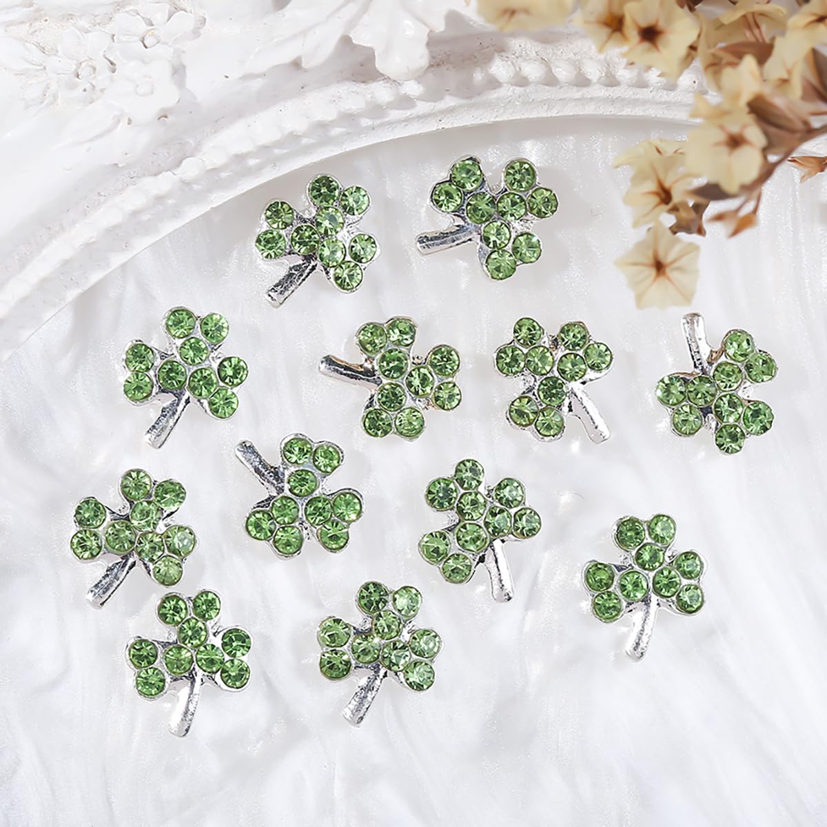 KTAABTR diseño trébol 3D verde con diamante para uñas.