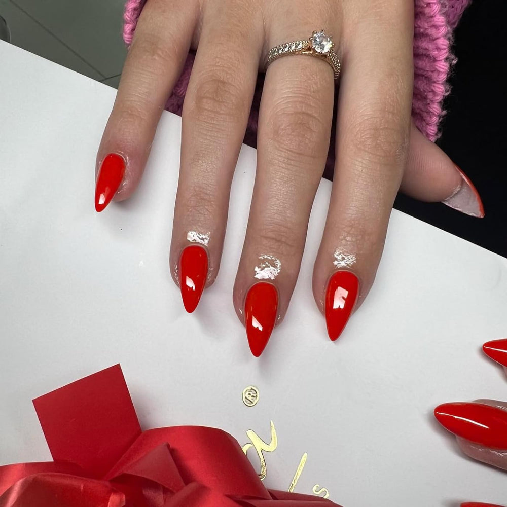 Uñas KXAMELIE almendra, ajuste preciso en la mano.