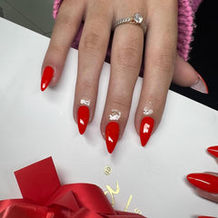 Uñas KXAMELIE almendra, ajuste preciso en la mano.