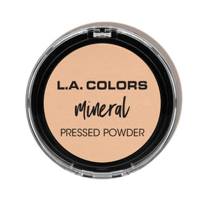 L.A. COLORS polvo mineral-compacto, acabado suave para retoques discretos.