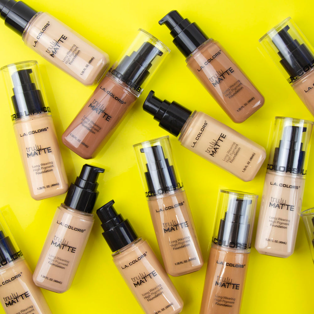 Ideal para pieles diversas gracias a L.A. COLORS Truly Matte Foundation, fórmula de larga duración y acabado mate.