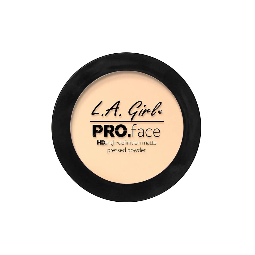 Compacto portátil de L.A. Girl Pro Face Matte para retoques en movimiento.