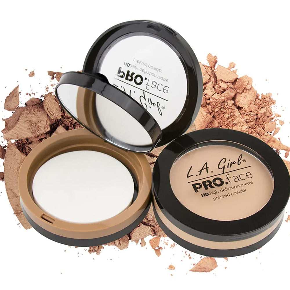 Espejo integrado en L.A. Girl Pro Face Matte para retoques.