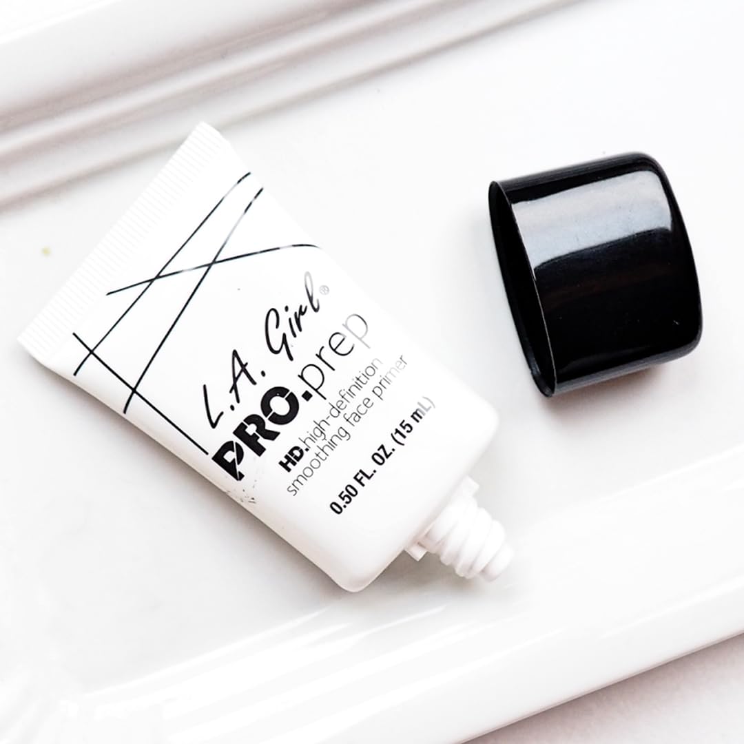 L.A. Girl PRO Prep primer efecto suave para un acabado definido.