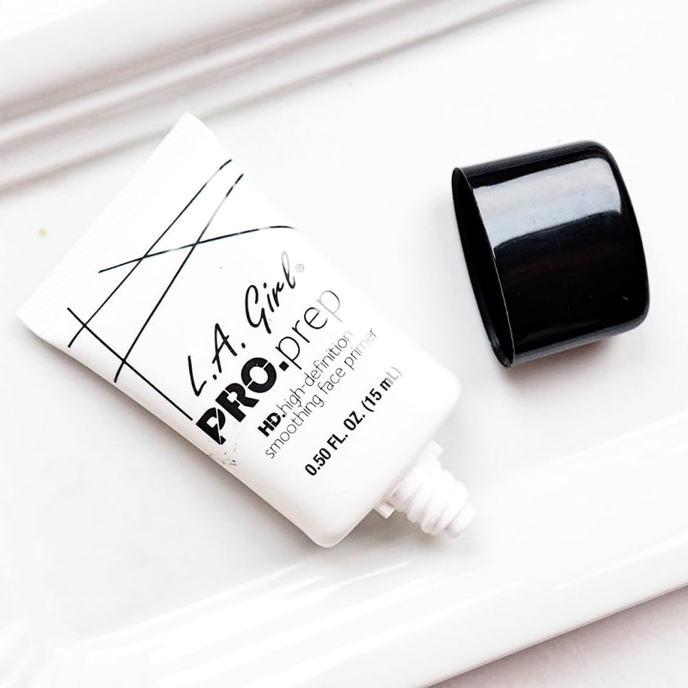 L.A. Girl PRO Prep primer efecto suave para un acabado definido.