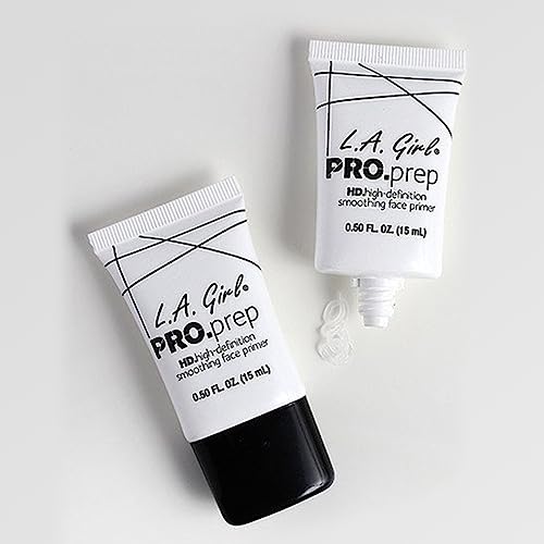 L.A. Girl PRO Prep primer textura sedosa para sensación ligera.