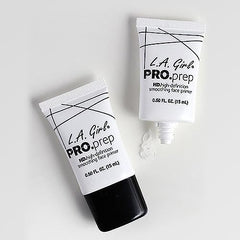 L.A. Girl PRO Prep primer textura sedosa para sensación ligera.