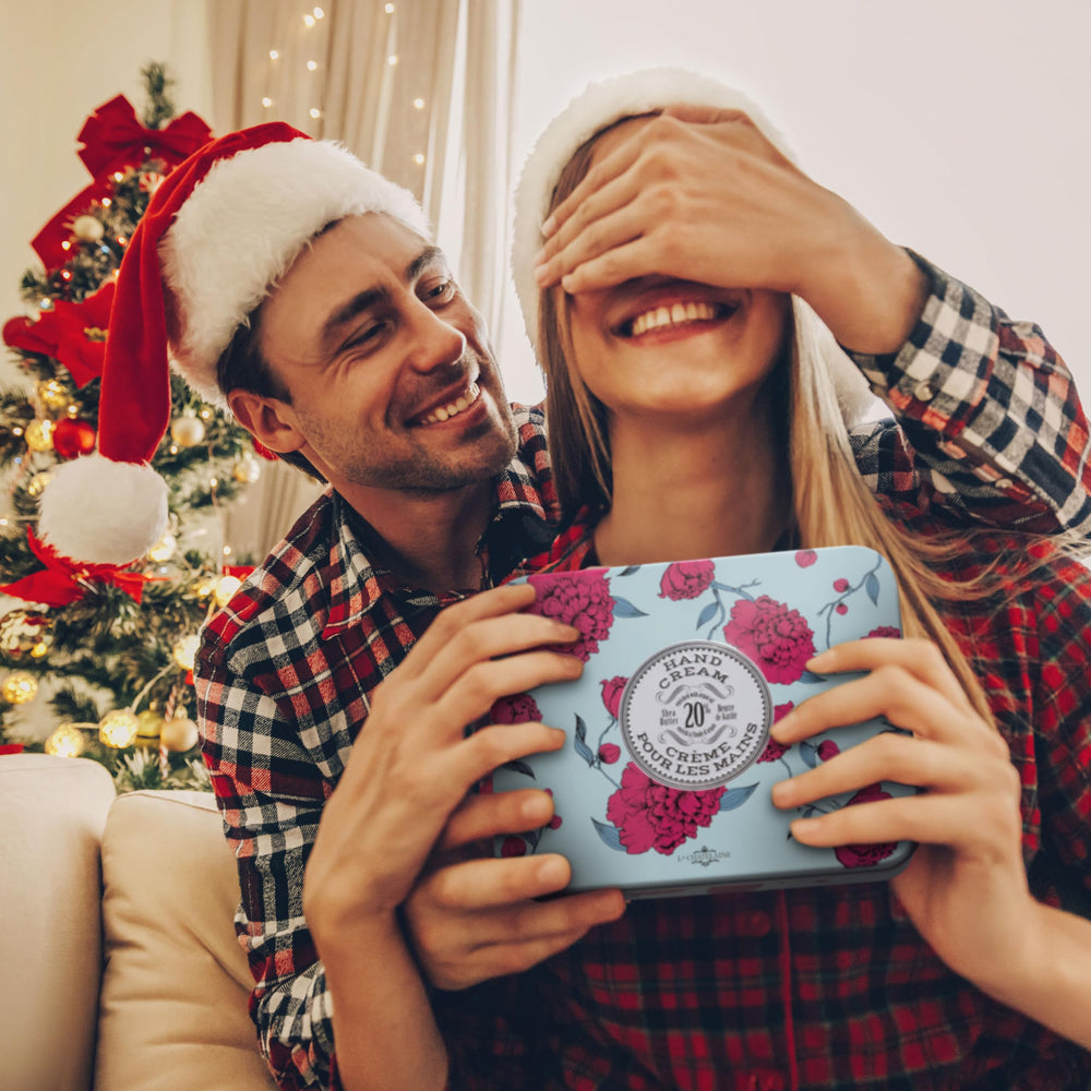 Conjunto Navidad La Chatelaine, crema de manos nutritiva con aroma tropical.