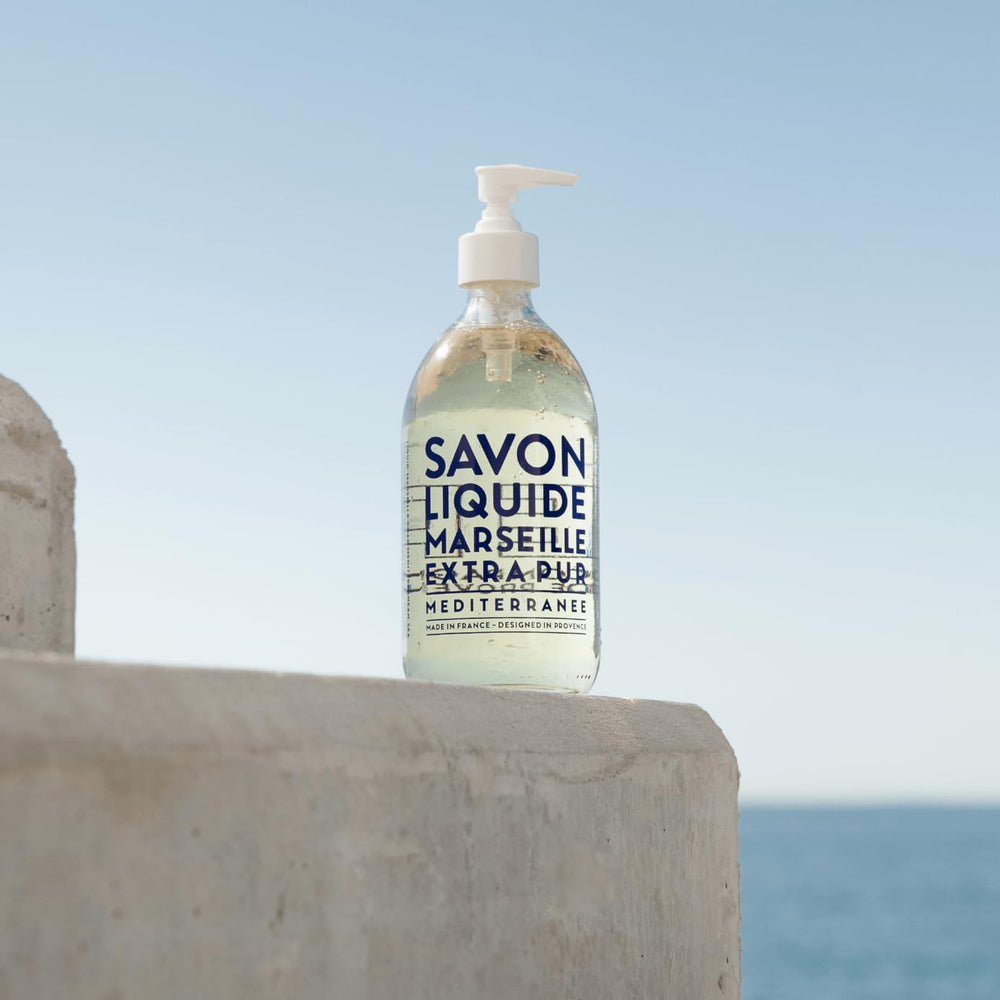 La Compagnie de Provence frente del frasco, diseño elegante para baño o cocina.