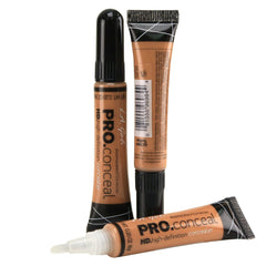 Aplicador suave de L.A. Girl HD Pro Conceal Toffee facilita aplicación precisa.