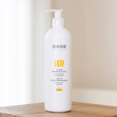 Babe Laboratorios loción urea, textura y consistencia para uso diario en la piel.