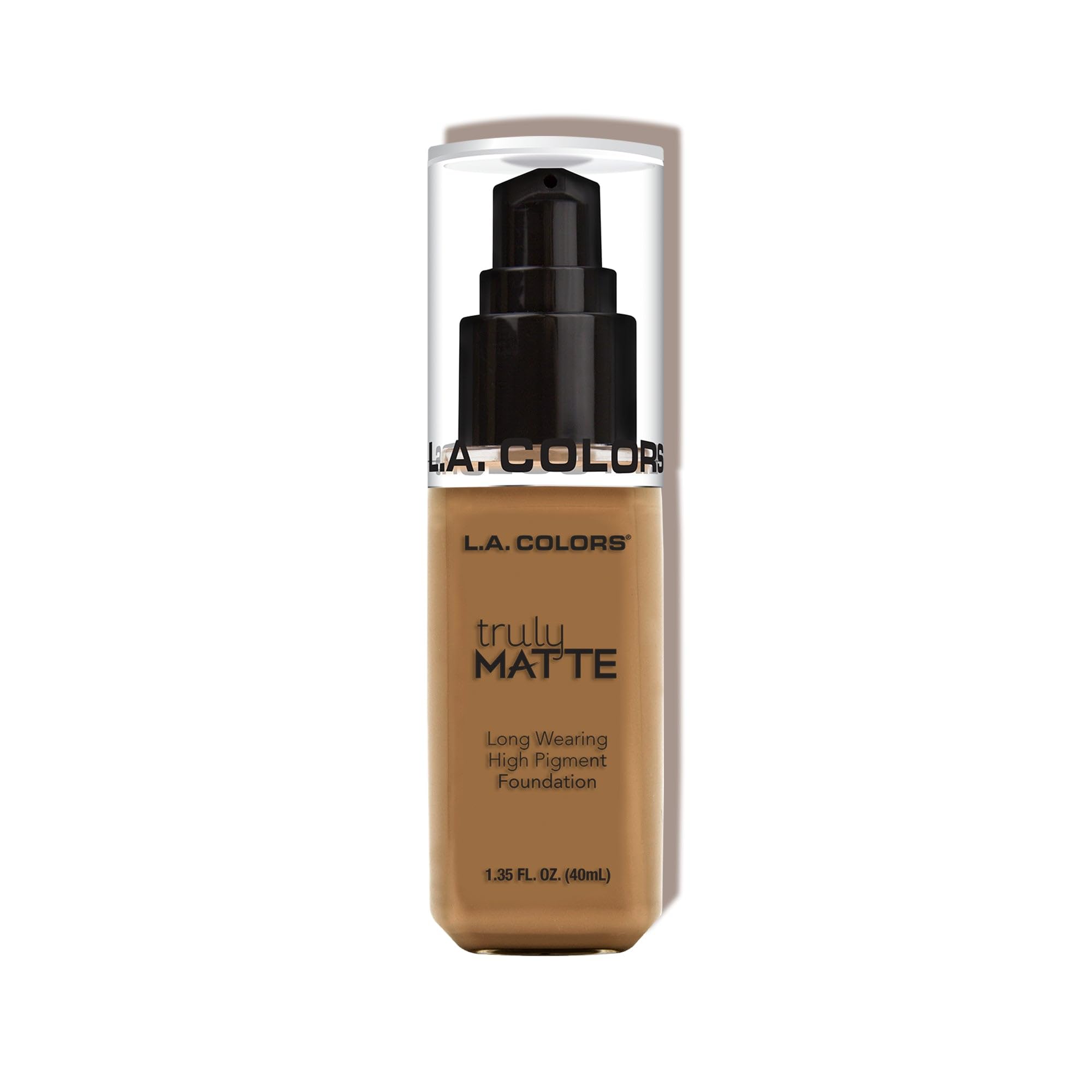 Base Lacolors mate líquida se fusiona con la piel para un acabado natural