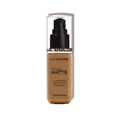 Base Lacolors mate líquida se fusiona con la piel para un acabado natural