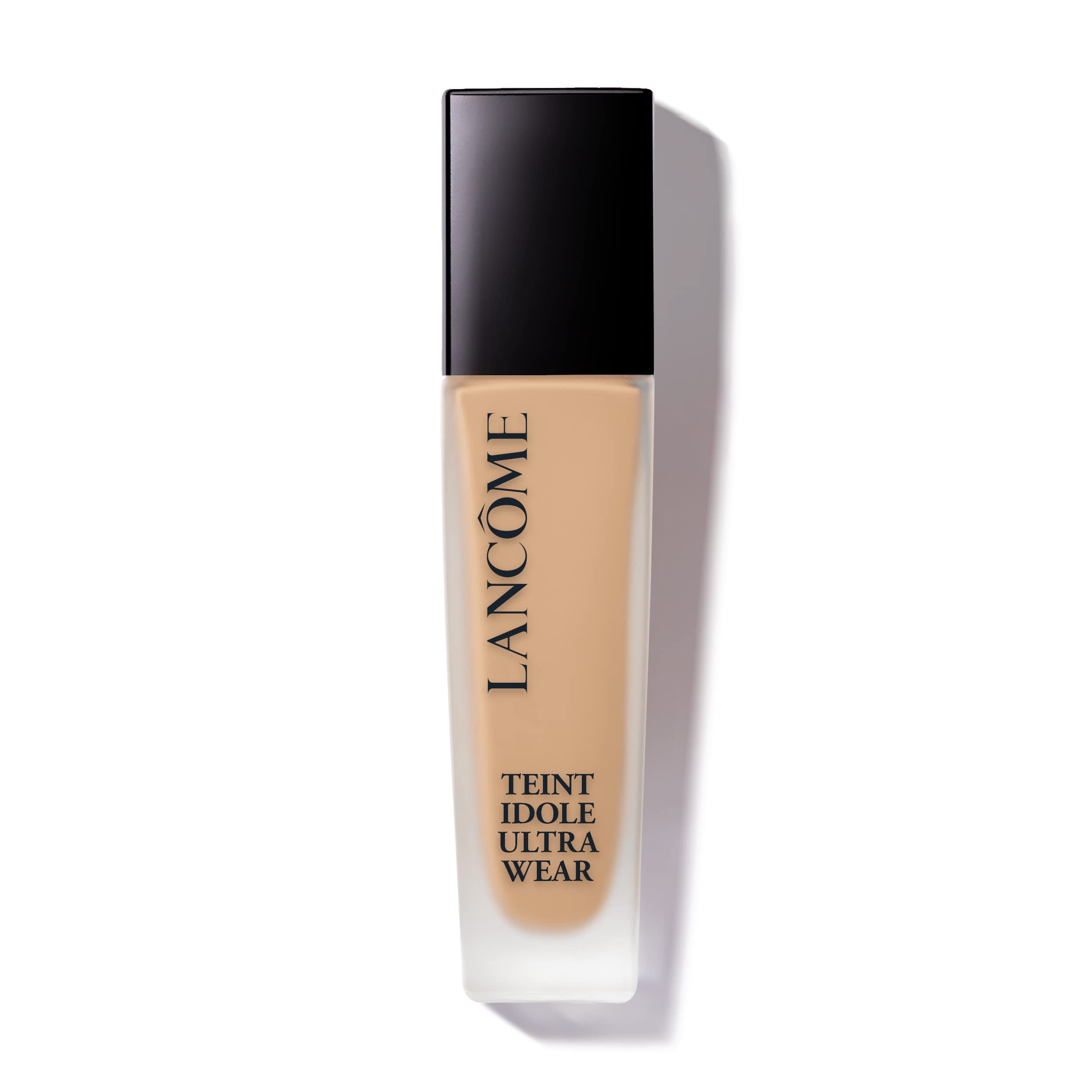 Lancôme Teint Idole Ultra Wear: bote con textura mate para acabado natural duradero.