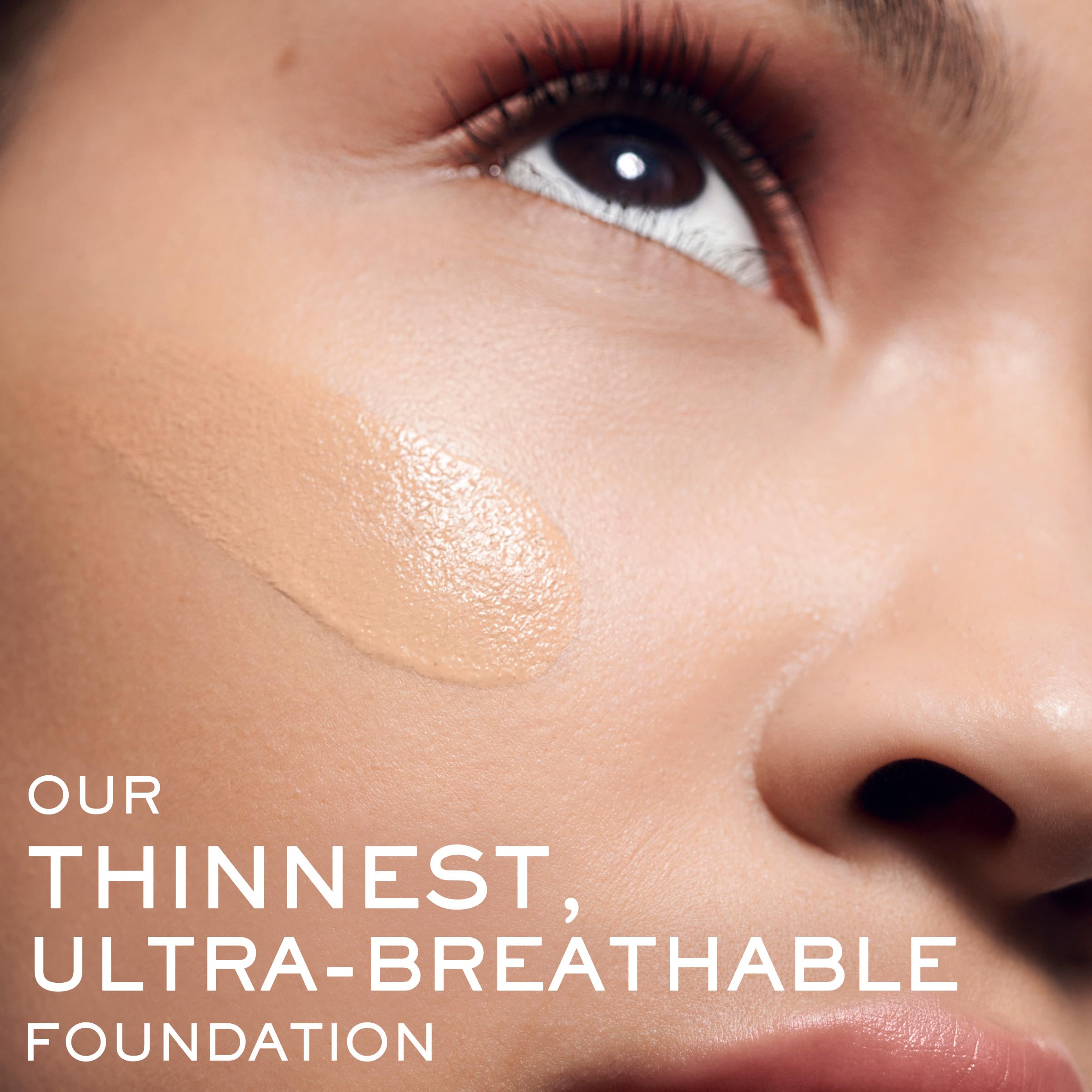Lancôme Teint Idole Ultra Wear, ingredientes: ácido hialurónico y vitamina E para hidratación.
